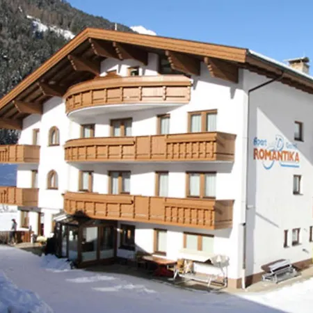 Hotel Garni Romantika Sankt Leonhard im Pitztal
