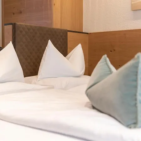 Garni Romantika Hotel St. Leonhard im Pitztal